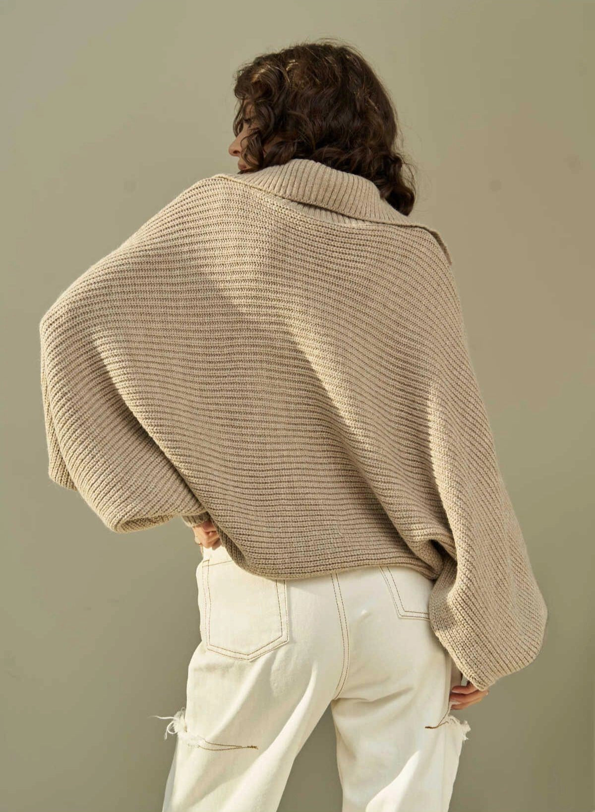 Naia – Il Maglione Morbido Scolpito